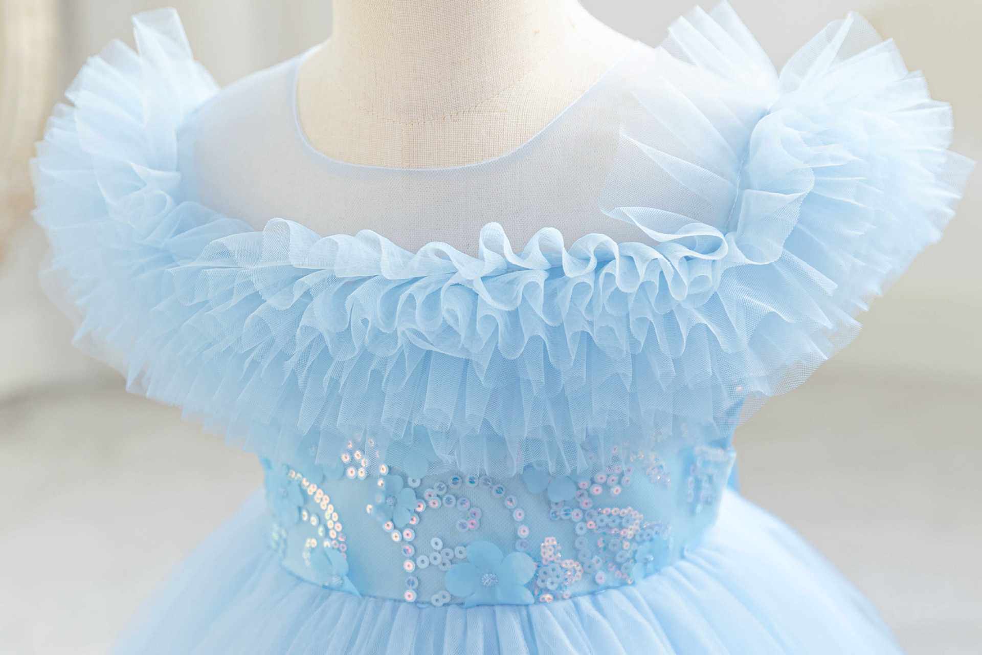 Elegant Short Fluffy Skirt for Girls - Image 3